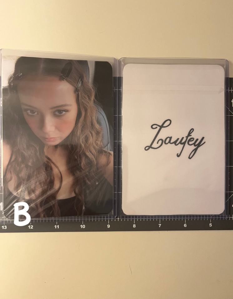 Laufey Jumbo Photocard (4x6)