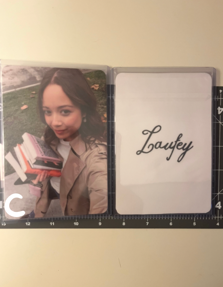 Laufey Jumbo Photocard (4x6)