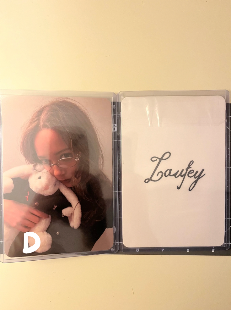 Laufey Jumbo Photocard (4x6)